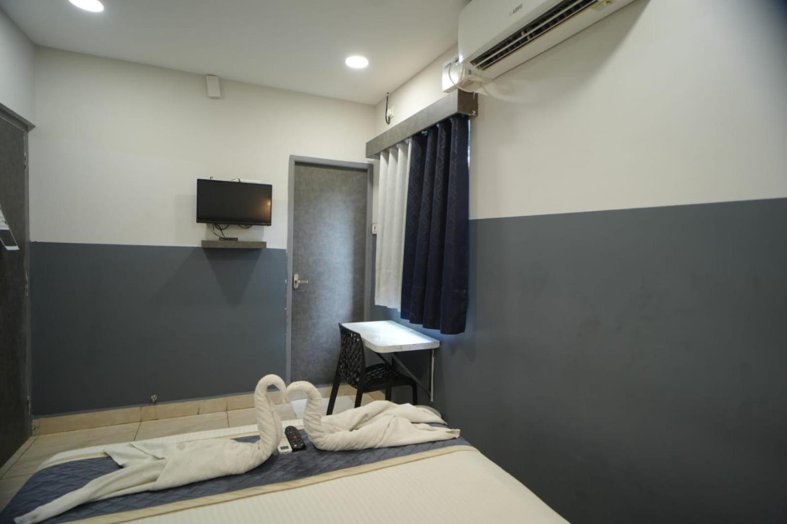 Hotel Raaj Grand Csennai Kültér fotó