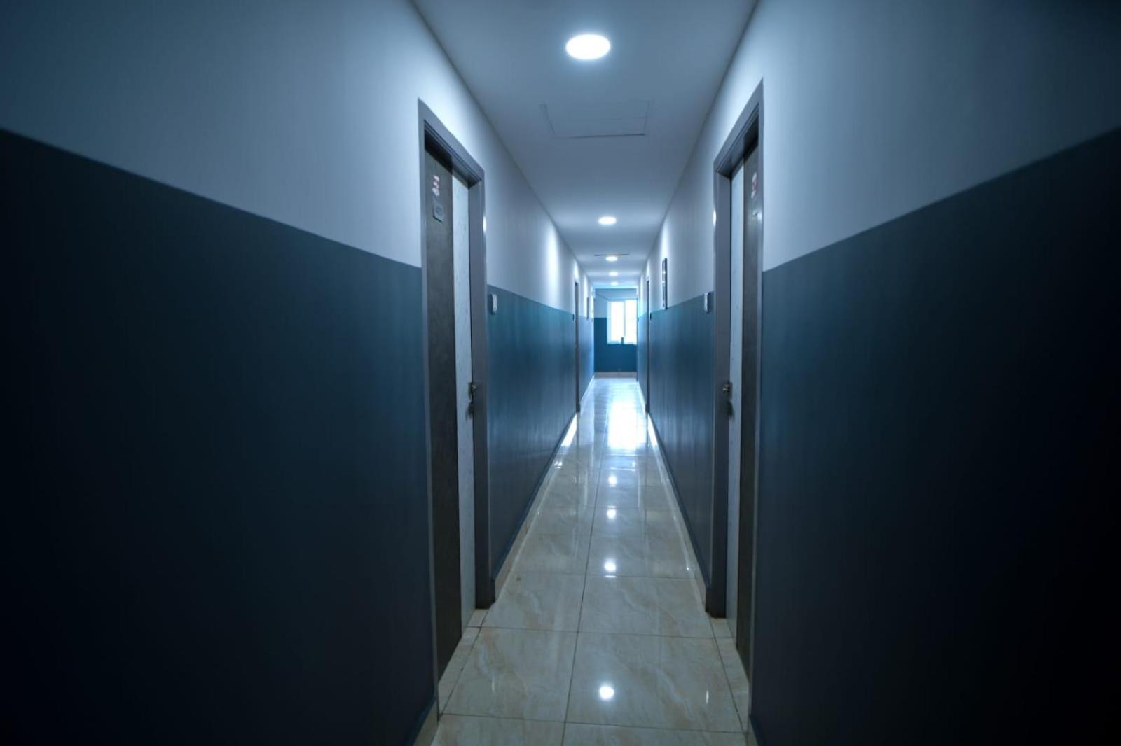 Hotel Raaj Grand Csennai Kültér fotó